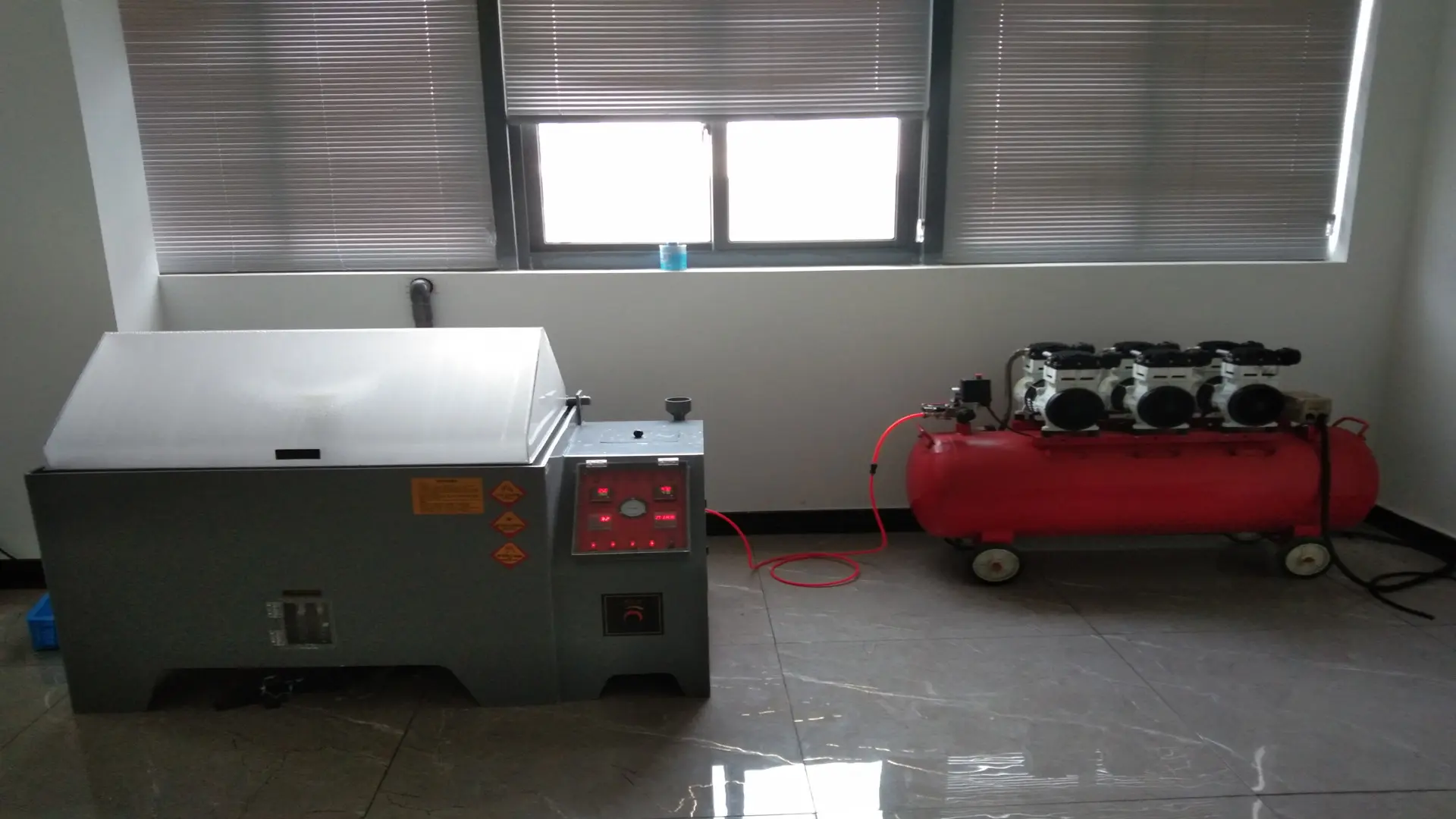 Large salt spray test machine